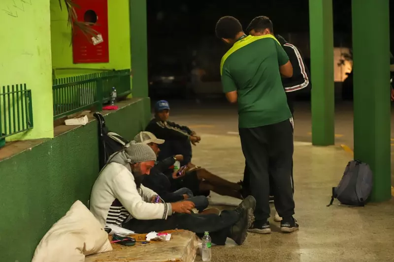 População em situação de rua são acolhidos durante madrugada mais fria do ano